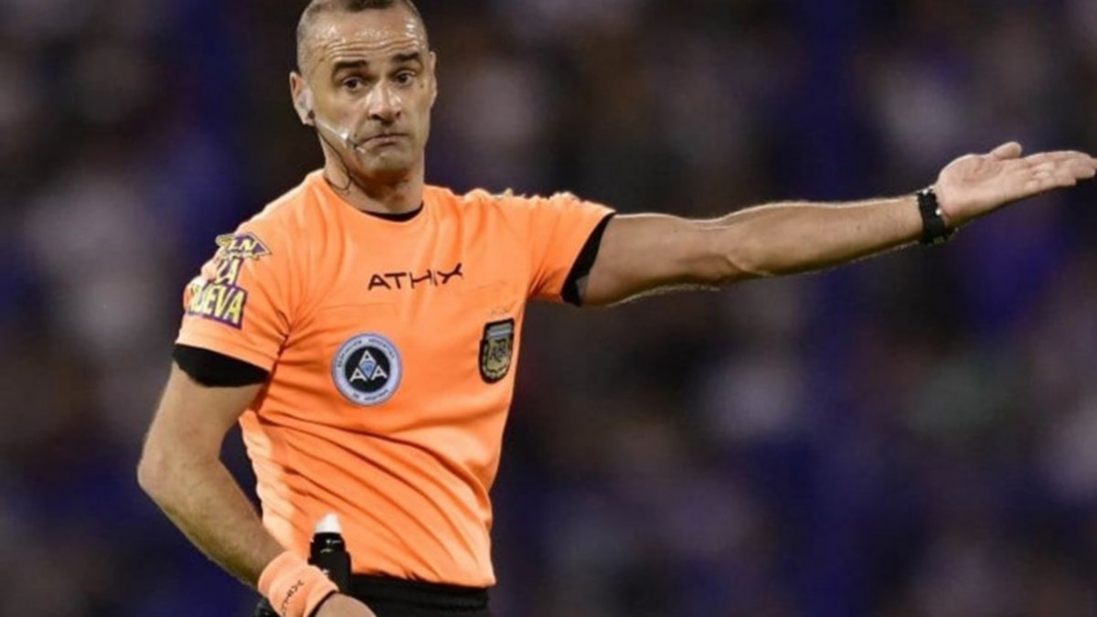 Echaron a Abal por el polémico offside de un córner