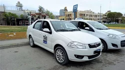 Con una picana, le robaron a una taxista
