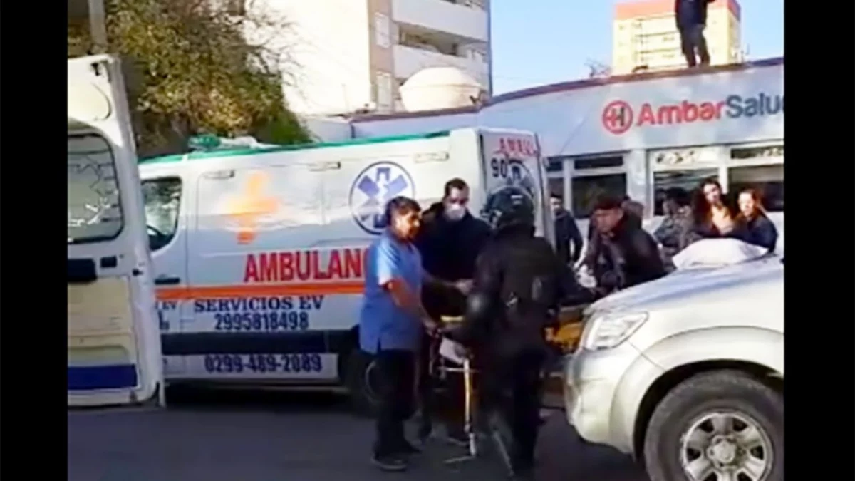 Manejaba borracho y dejó herido a un camillero en pleno centro