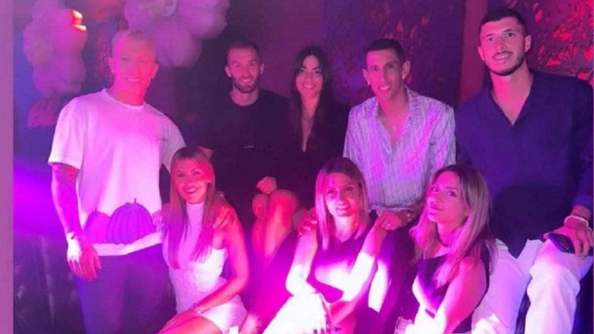 Al ritmo de "Muchachos", los campeones disfrutaron de Ibiza