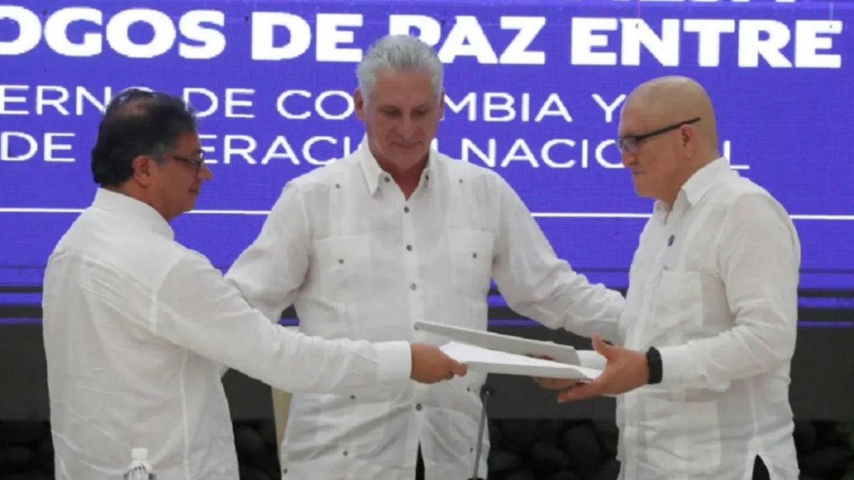 El gobierno y el ELN acuerdan cese del fuego por seis meses