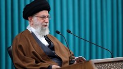 El líder supremo asegura que el islam les prohíbe contar con una bomba nuclear