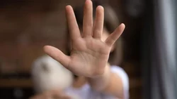 Irá a juicio por el abuso sexual de la hija de su pareja
