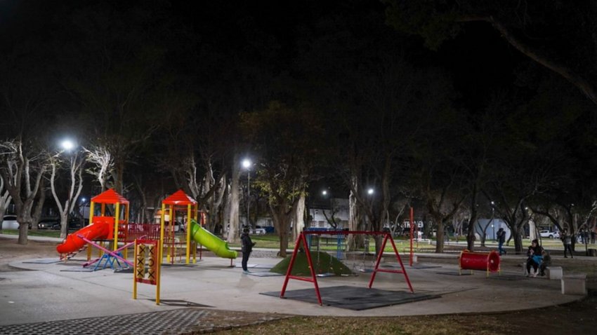 Avanza la remodelación en las plazas de la capital neuquina