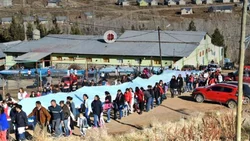 Un pueblo neuquino prepara la bandera argentina más grande