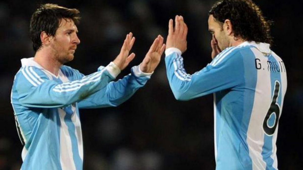 Milito y un pedido: la materia escolar “Leo Messi”
