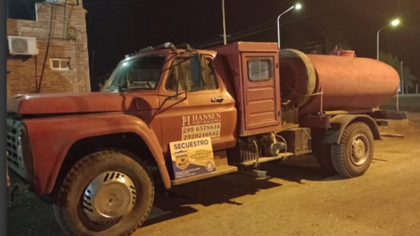 Encontraron en Río Colorado un camión robado en Cinco Saltos