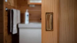 Otra condena a Vía Cargo, ahora por una puerta rota