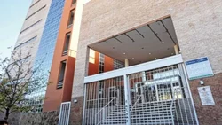 Besó a una empleada por la fuerza y lo despidieron sin indemnización