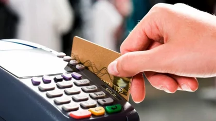 Echaron a una policía neuquina por comprar con tarjeta ajena