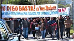 Vecinos autoconvocados pidieron la renuncia de Betiana Minor