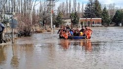Tapados de agua: el dramático estado de los evacuados