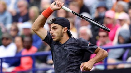 Francisco Cerúndolo ganó en el césped de Eastbourne