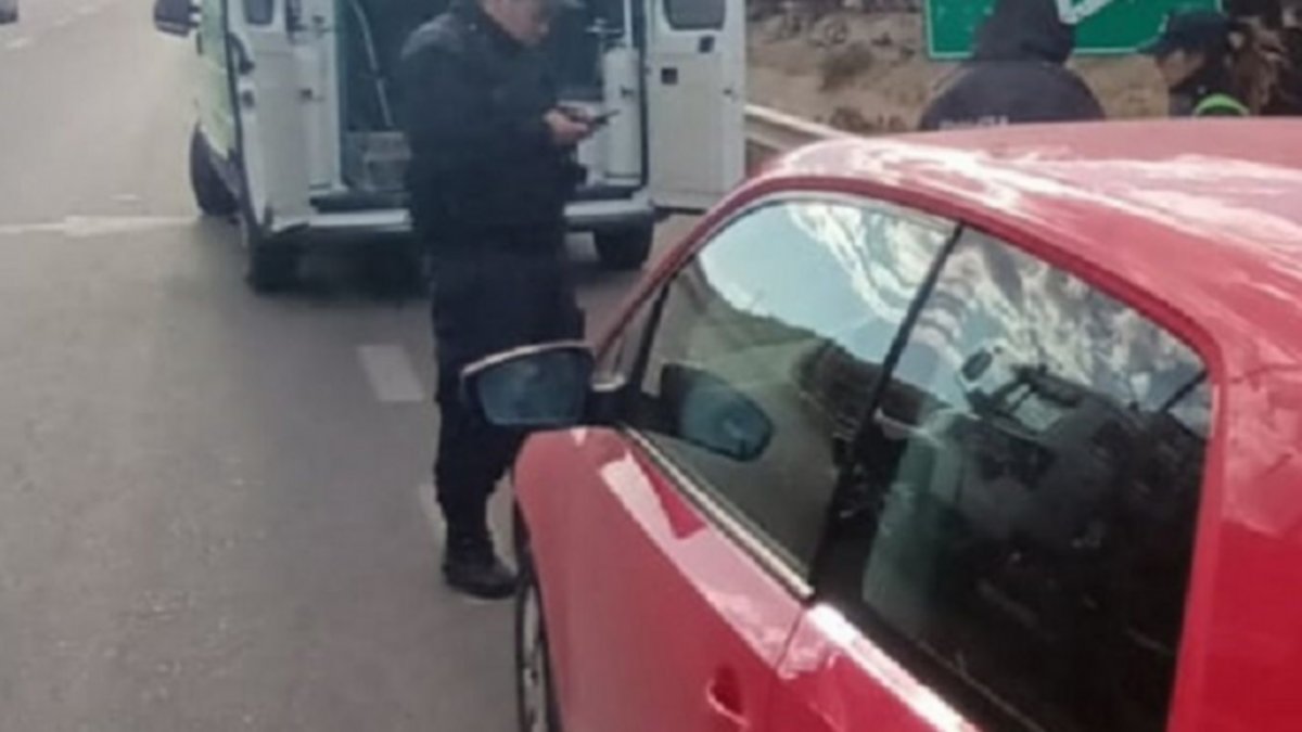 ¡Tremendo! Conductor de 80 años cruzó el puente en contramano