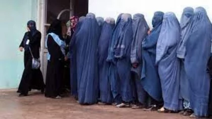 Talibanes obligan a cerrar salones de belleza en Afganistán
