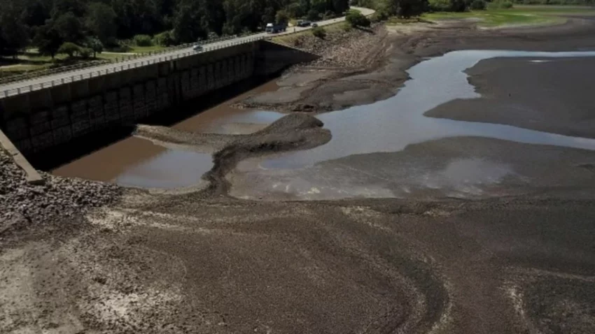 Se agotan las reservas de agua potable en Montevideo