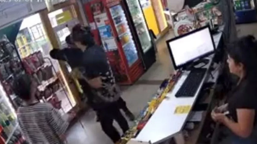 Robo en un almacén: iba armado y disfrazado de policía