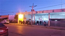 Por el frío se descompensó una mujer que esperaba en la vereda