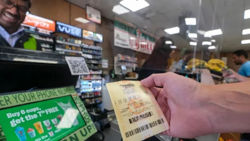 Ganó la lotería hace 10 años y todavía no le dijo a su familia