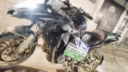 Paseaba en una moto de travesía robada en Centenario