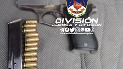 Investigación: iba en el auto con dos armas y 22 cartuchos