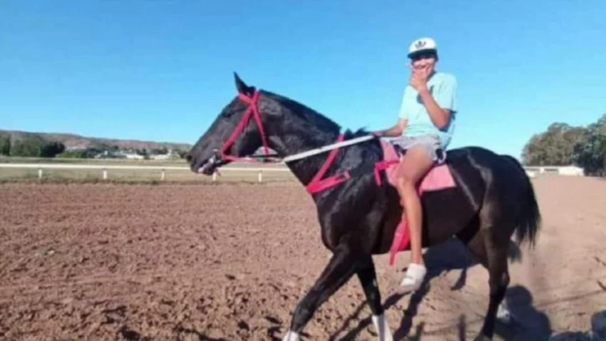Murió el joven que chocó con su moto en Centenario