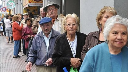 Jubilados recibirán un bono de $20 mil: quiénes lo cobrarán