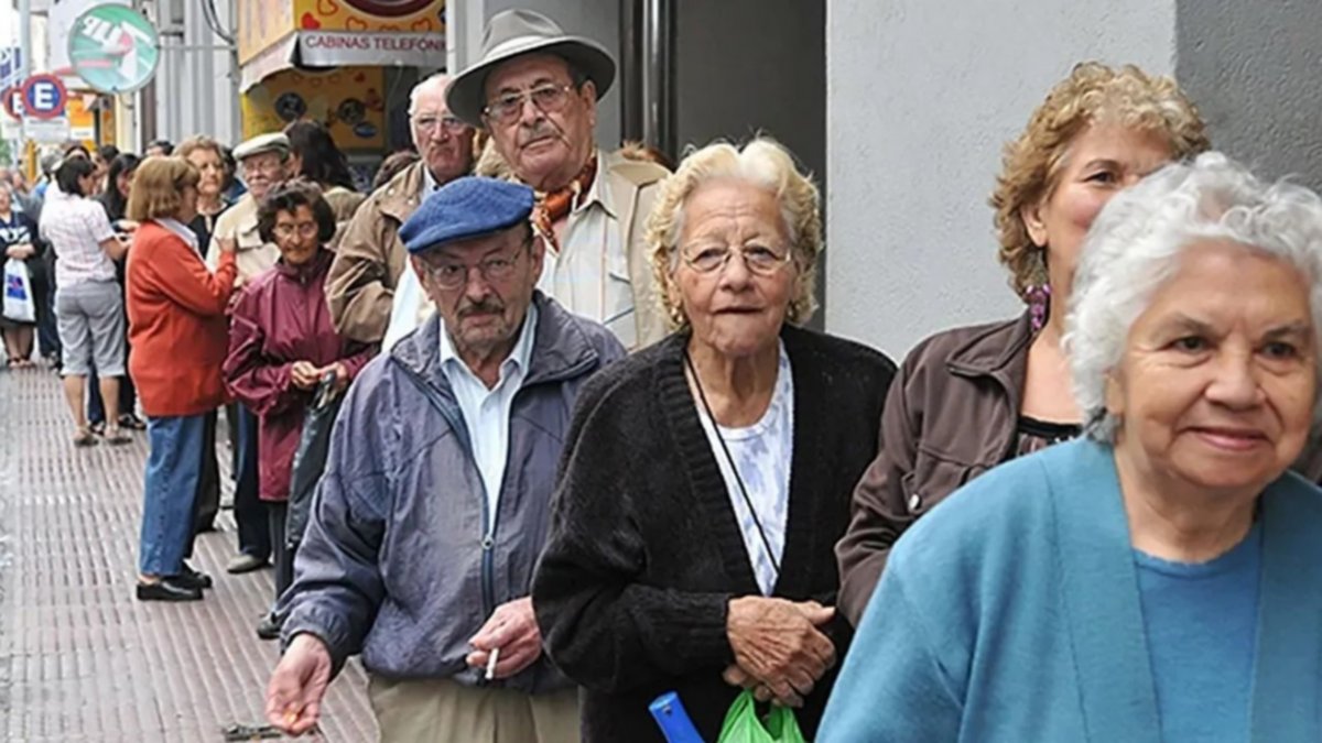 Jubilados recibirán un bono de $20 mil: quiénes lo cobrarán