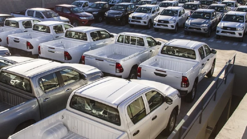 Armados y encapuchados robaron camionetas en una concesionaria de Neuquén