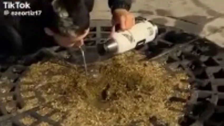 Habló el chico del polémico "mate" en la Plaza de las Banderas