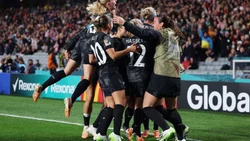 Comenzó el Mundial femenino con sorpresas y récords
