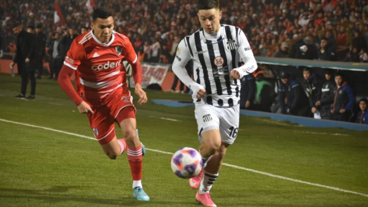 La "T" se tomó revancha y tumbó al campeón