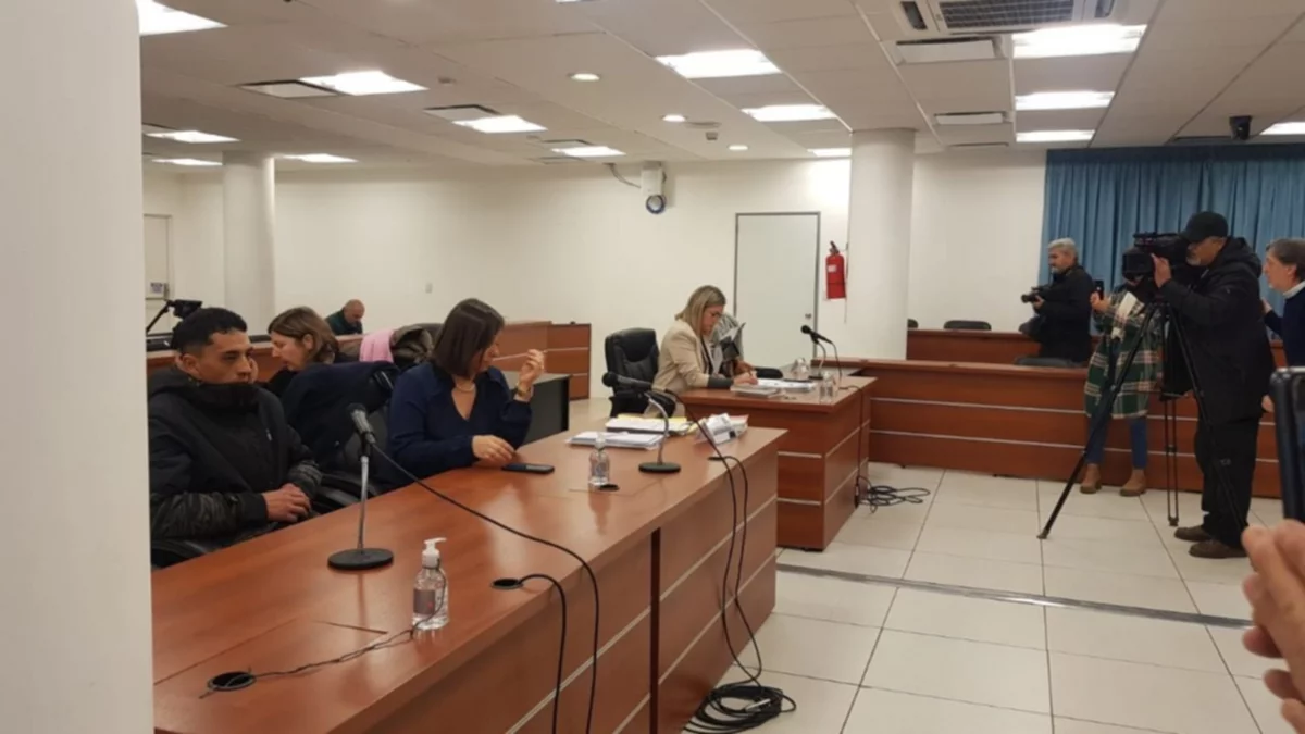 Qué dijo el taxista baleado que debió saltar del auto