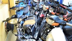 Robaron motos del depósito municipal y las dejaron tiradas