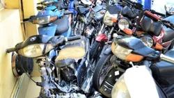 Robaron motos del depósito municipal y las dejaron tiradas