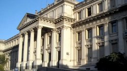 Le ocultó la identidad a su hijo no biológico y deberá indemnizarlo
