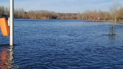La Municipalidad monitorea la crecida del Limay
