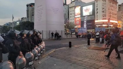 Murió un manifestante en medio de incidentes en el Obelisco