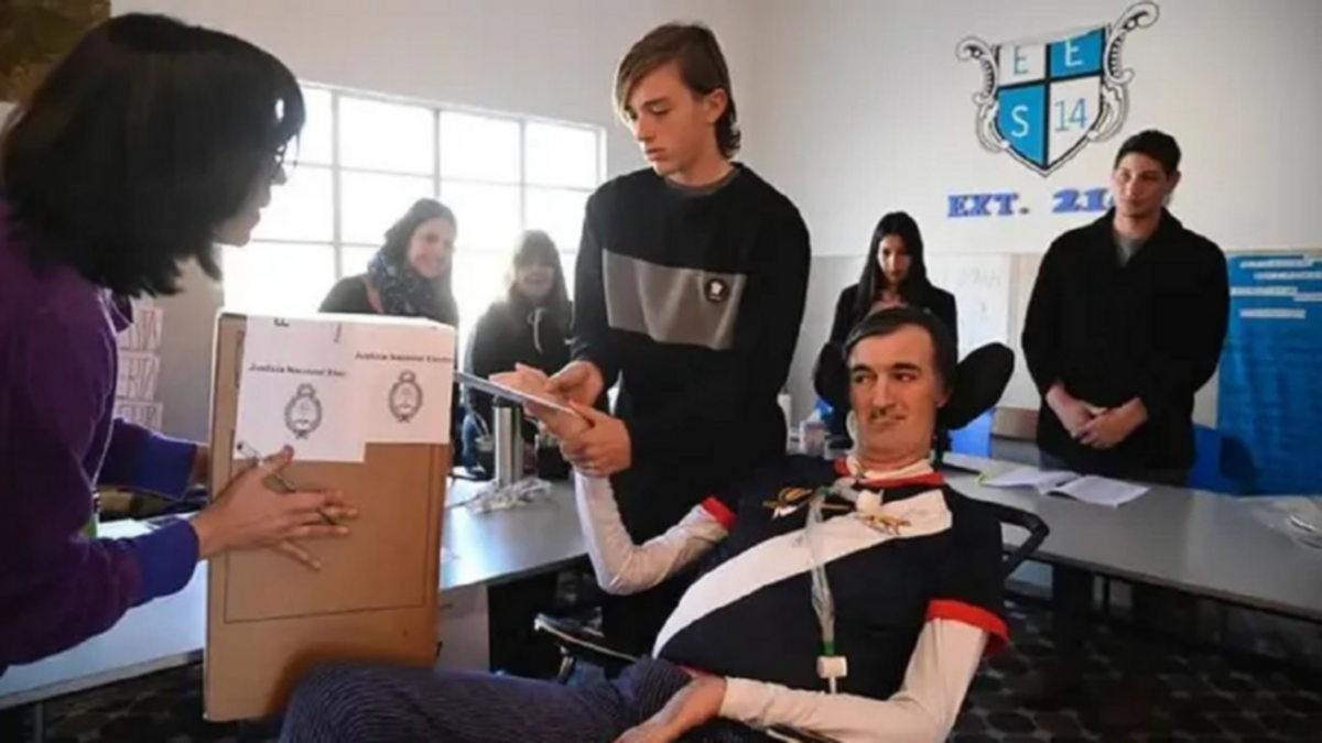 Así fue el emotivo voto de Esteban Bullrich en Junín