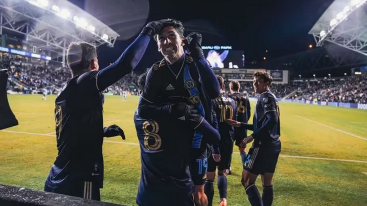 Es neuquino, jugará contra Messi, y dejó un extraño mensaje