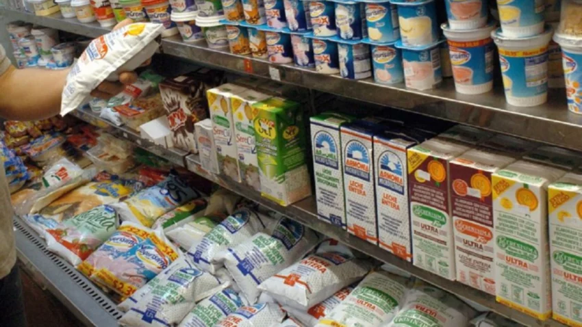 Ahora los lácteos: el gobierno cerró las exportaciones