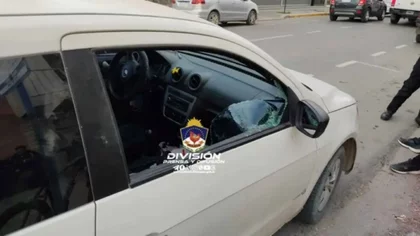 Rompió el vidrio, sacaba las cosas de adentro y lo agarraron