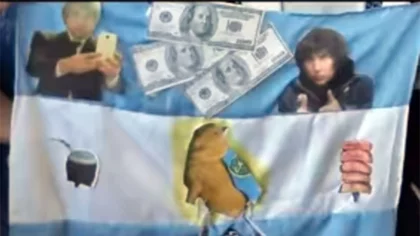 Hicieron una bandera con la cara de Milei y estalló la polémica