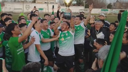 Corona Verde, Vecinal gritó campeón en LIFUNE