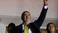Suspendieron al partido del presidente electo de Guatemala