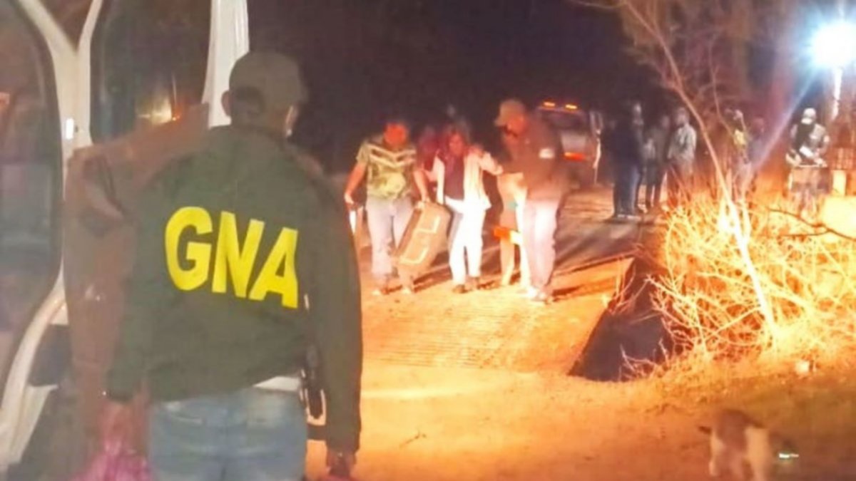 Hallaron 14 tucumanos hacinados en una chacra
