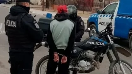 Caminaban armados y con pedido de captura