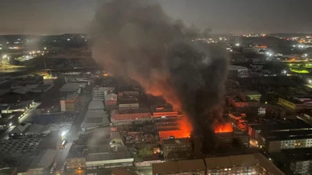 Un incendio en Sudáfrica deja al menos 73 muertos