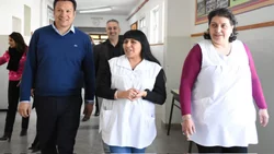 Llancafilo y Carlos Koopmann recorrieron escuelas de Zapala