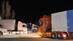Cientos de camioneros varados en el paso fronterizo entre Argentina y Chile
